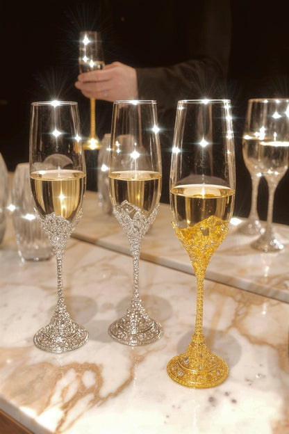 Crowné Embossed Diamonds Champagne Flute™️ Set of 2 in Silver