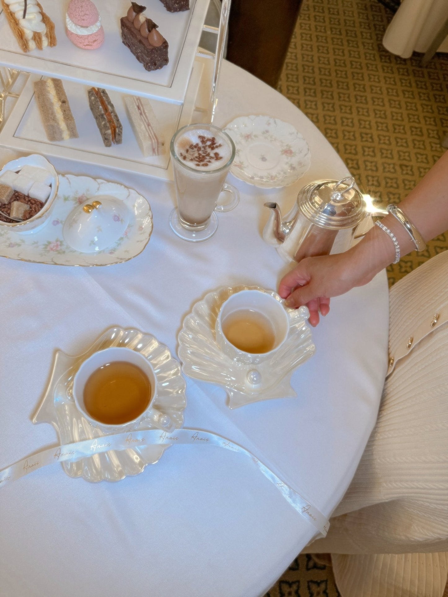 Marée de Pearl – Seashell Ceramic Teacup & Plate Set (Set of 2)